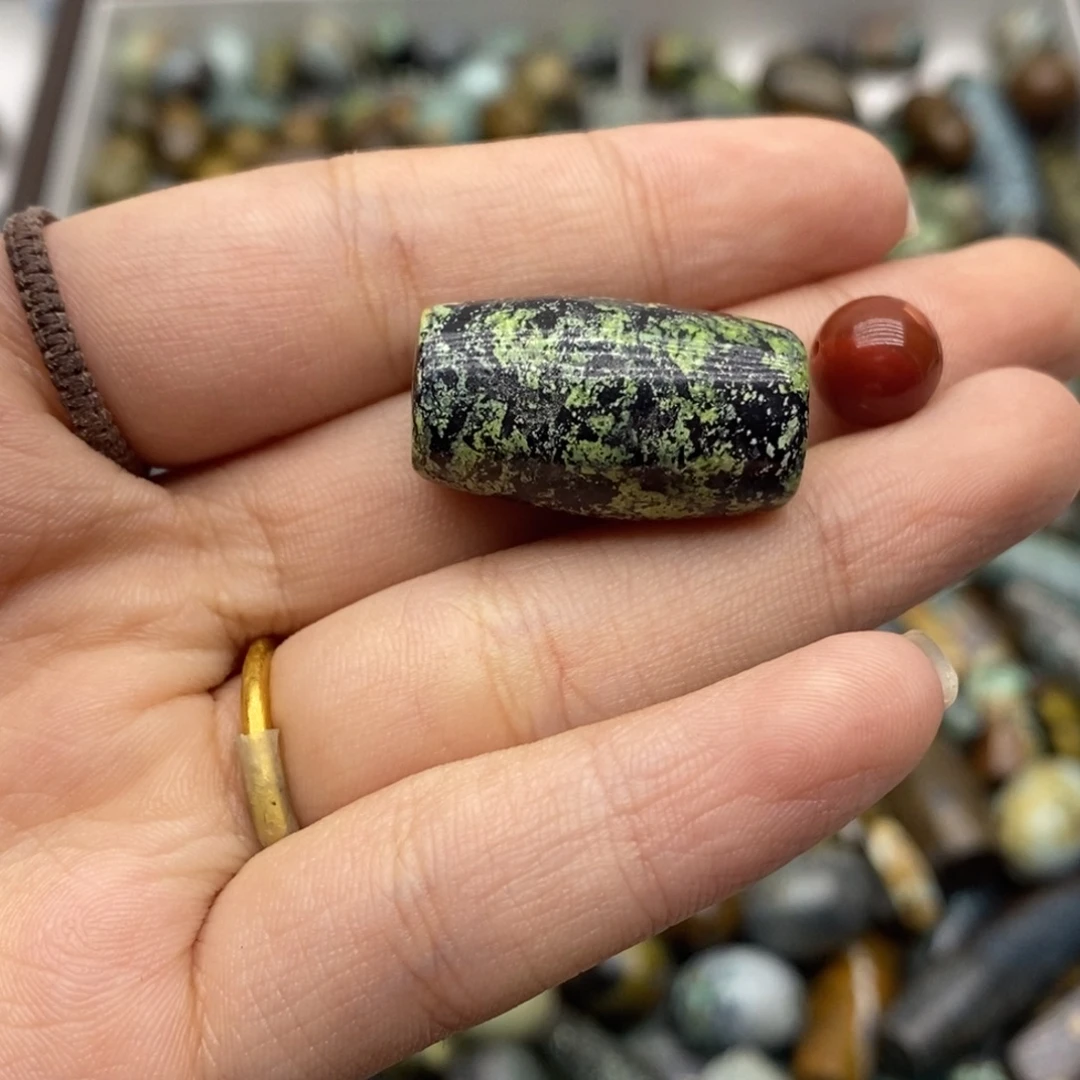 南红玛瑙未镶嵌珠宝奇石