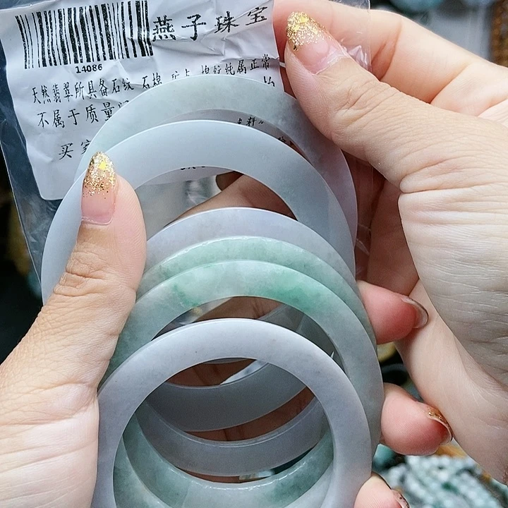 颈饰足铂镶嵌翡翠翡翠