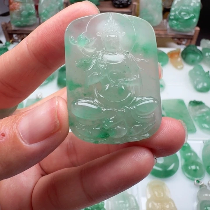 颈饰未镶嵌石英质玉