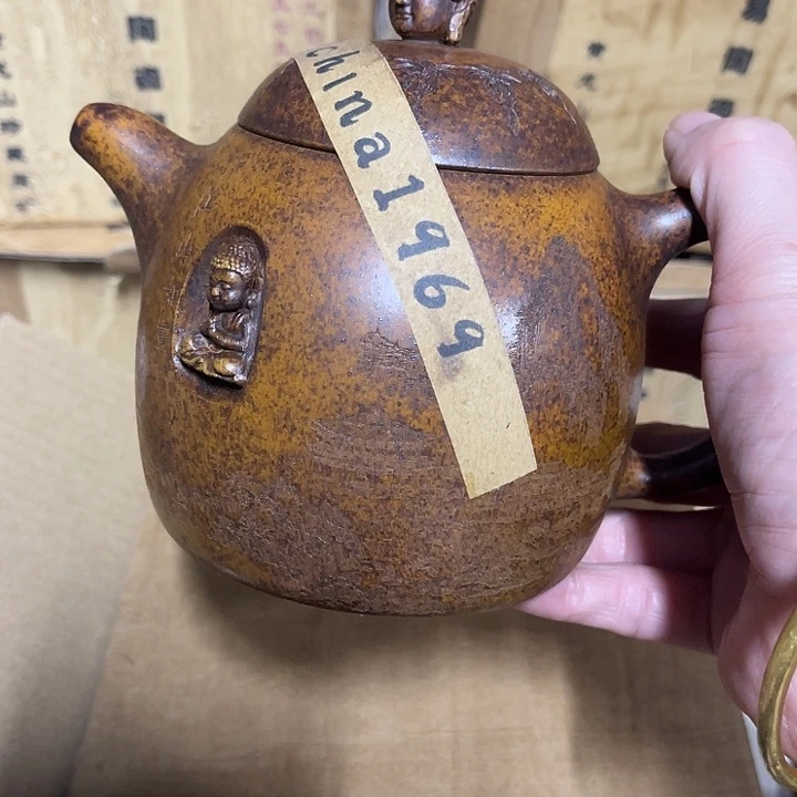 紫砂茶壶原矿泥料手工制作的一把紫砂壶。