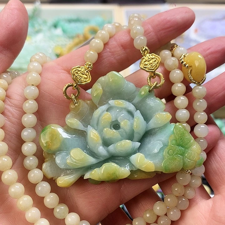 翡翠颈饰未镶嵌吊坠