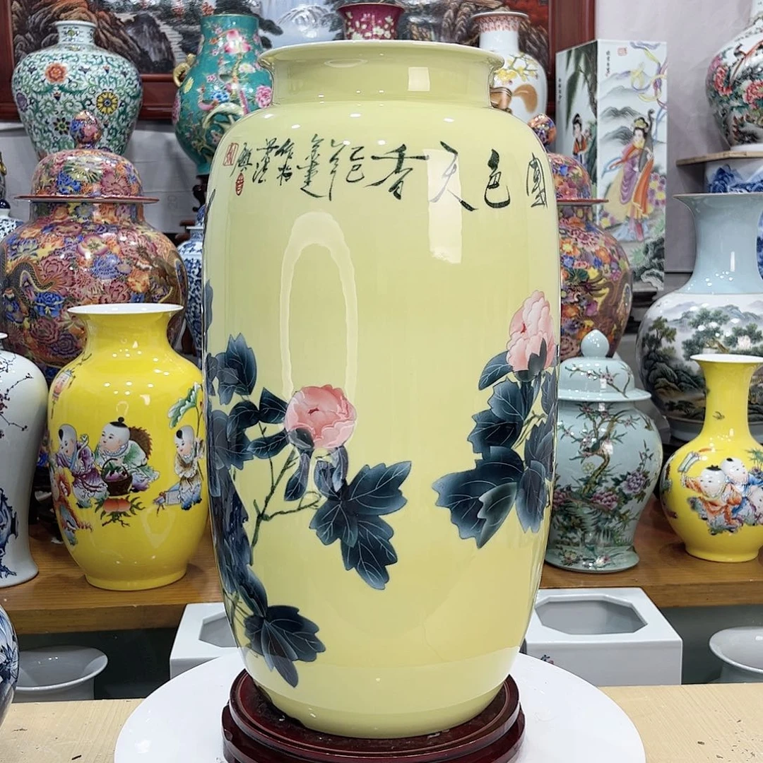 守***候摆件景德镇的瓷器