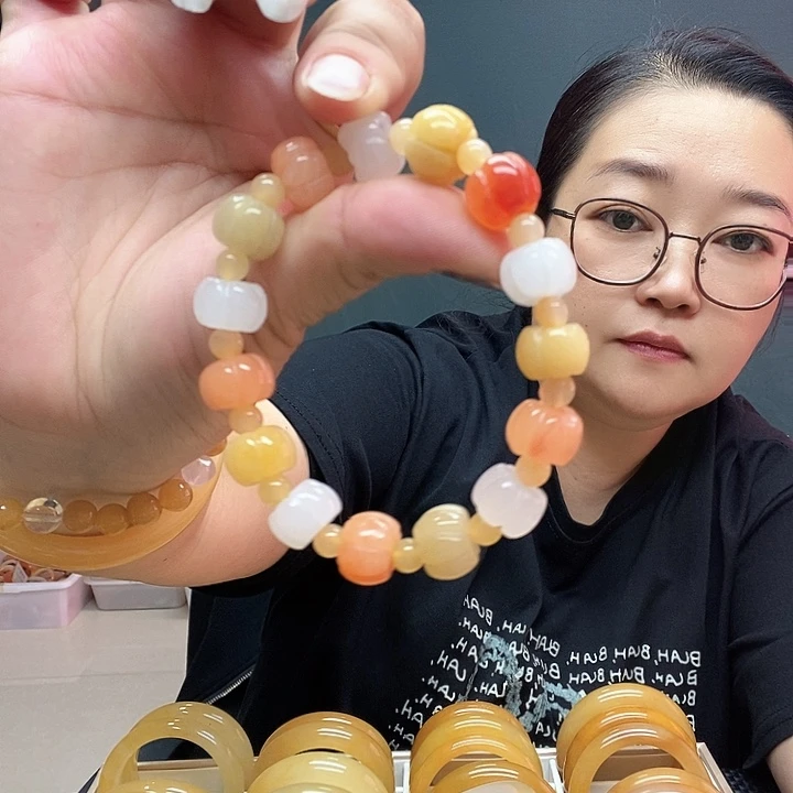 果***甜未镶嵌石英质玉（黄龙玉）手链