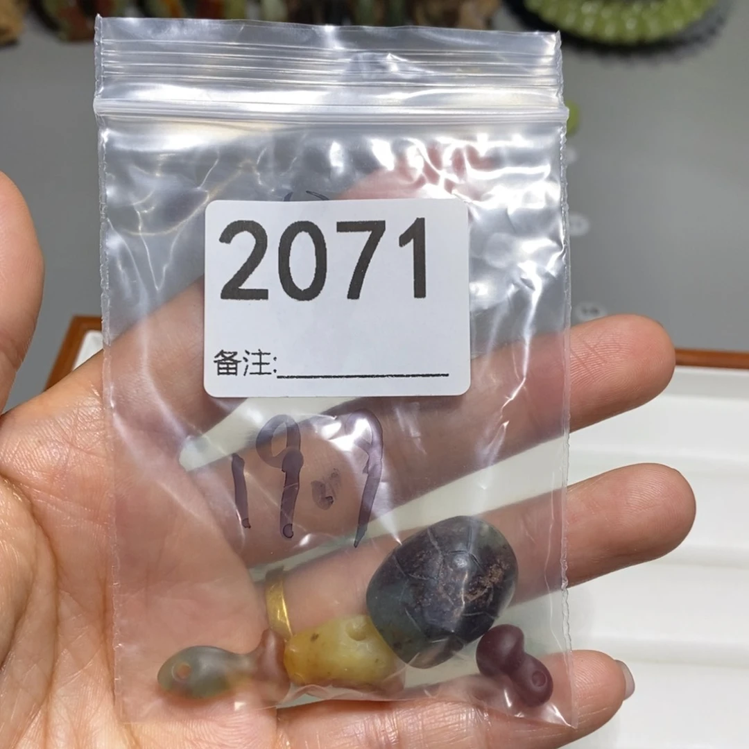 颈饰未镶嵌透闪石质玉蕾