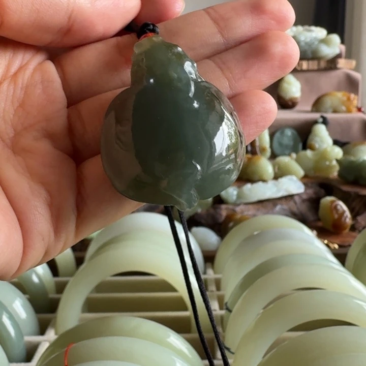 和田玉（糖玉）未镶嵌颈饰