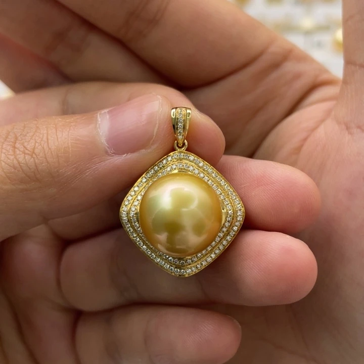 18K金镶嵌海水珍珠吊坠(赠链)13.2mm