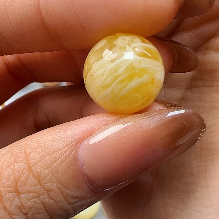 蜜蜡未镶嵌珠宝奇石