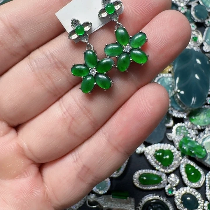 翡翠未镶嵌颈饰天然A货翡翠放漏