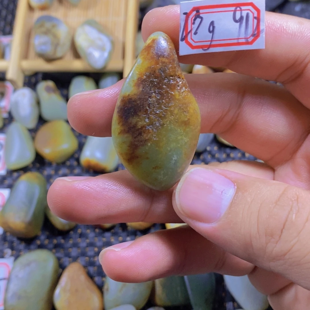 颈饰未镶嵌和田玉（糖玉）