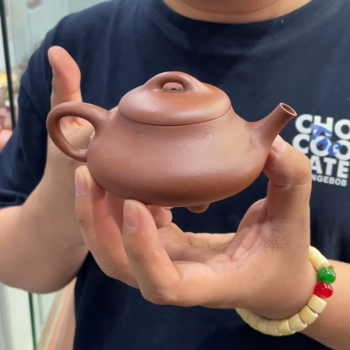 茶壶紫砂大大小不一者可达数百米之久
