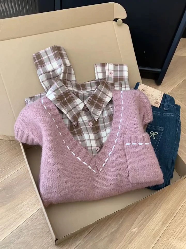 韩系叠穿粉色V领休闲针织马甲女秋冬宽松显瘦格子长袖衬衫两件套