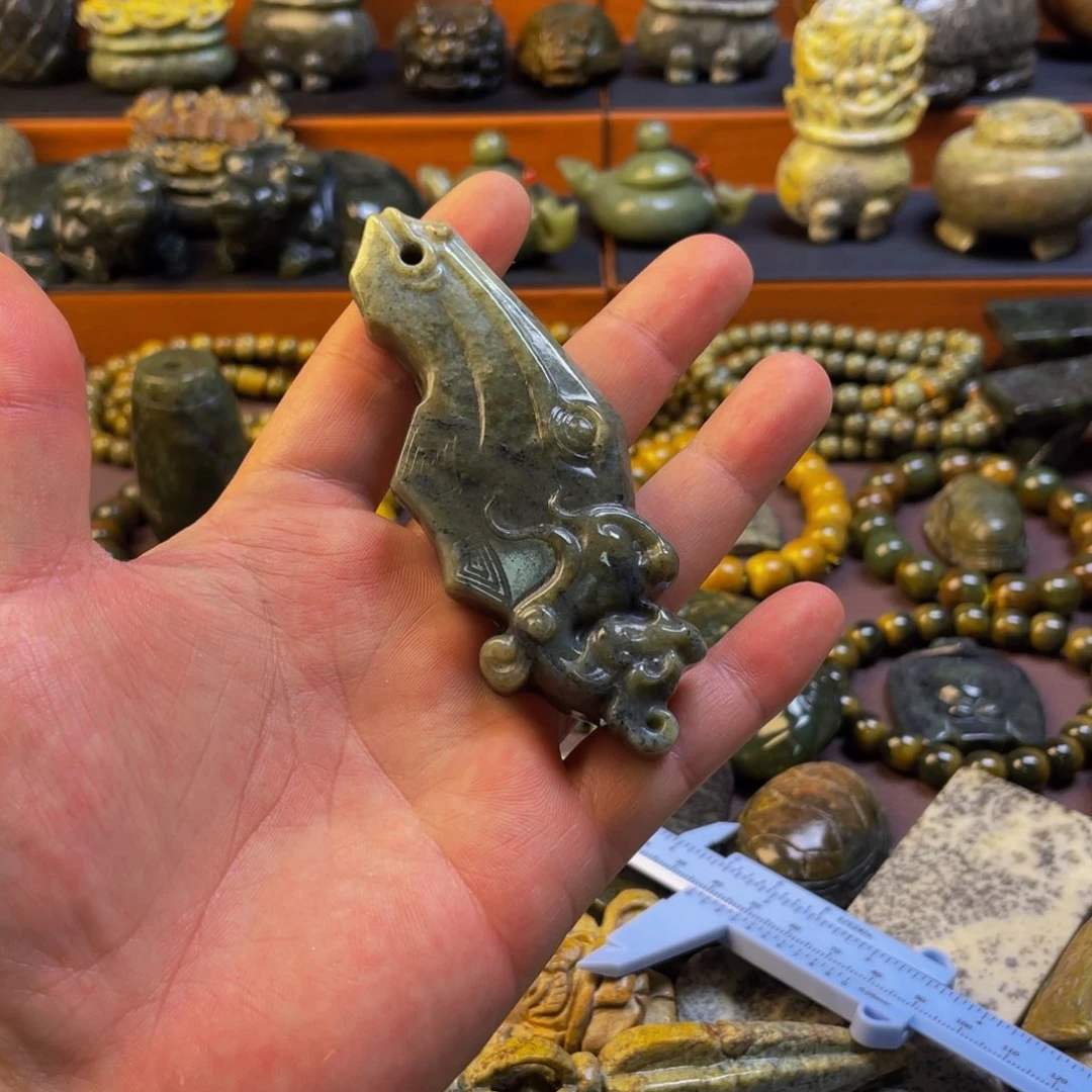 【闪购商品】未镶嵌岫岩河磨玉（透闪石质玉）挂件