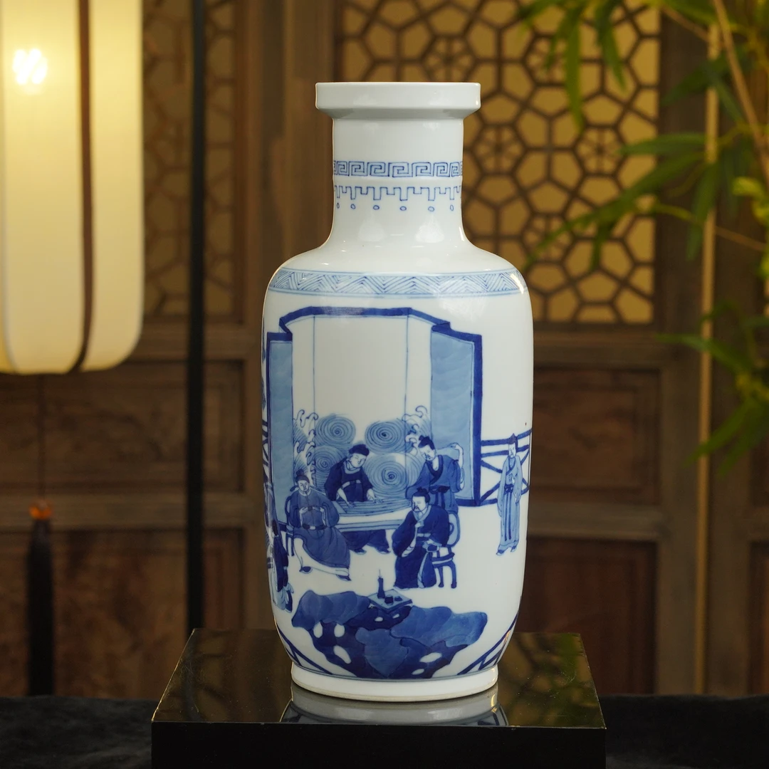 人物棒槌瓶（高28.2cm）