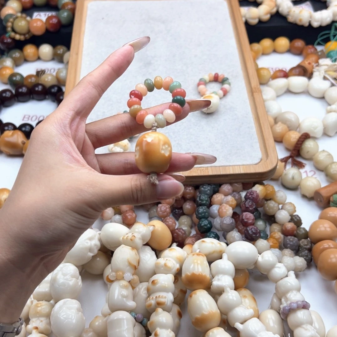 白玉菩提吊坠瑕疵