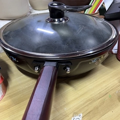 微瑕，明火，口径32高度9炒锅一个针孔