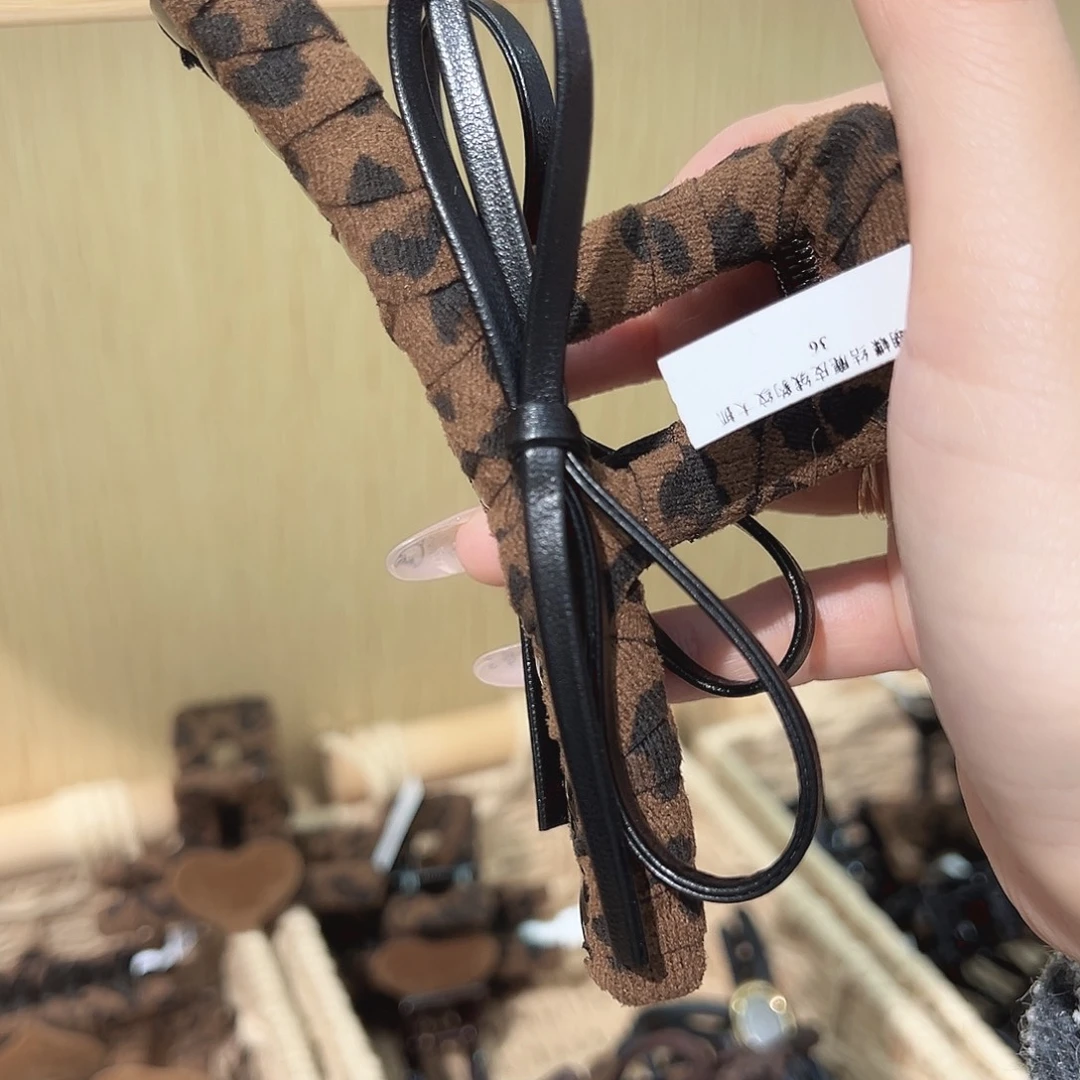 h***。仿珍珠非金属豹纹蝴蝶结大抓