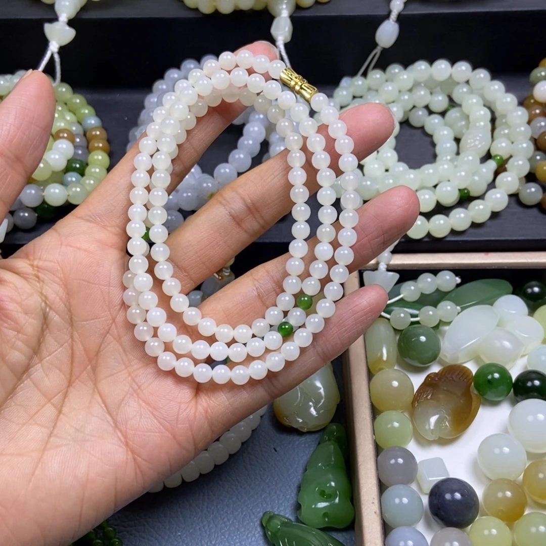 风****和田玉未镶嵌颈饰