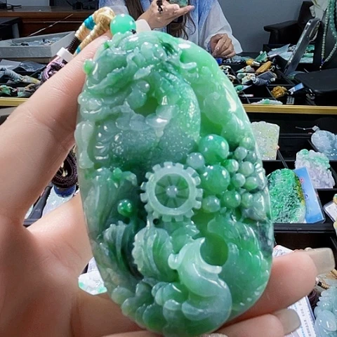 颈饰未镶嵌翡翠一个