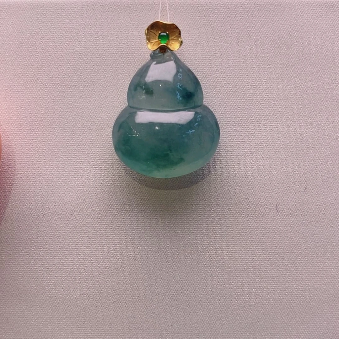 颈饰18K金镶嵌翡翠葫芦