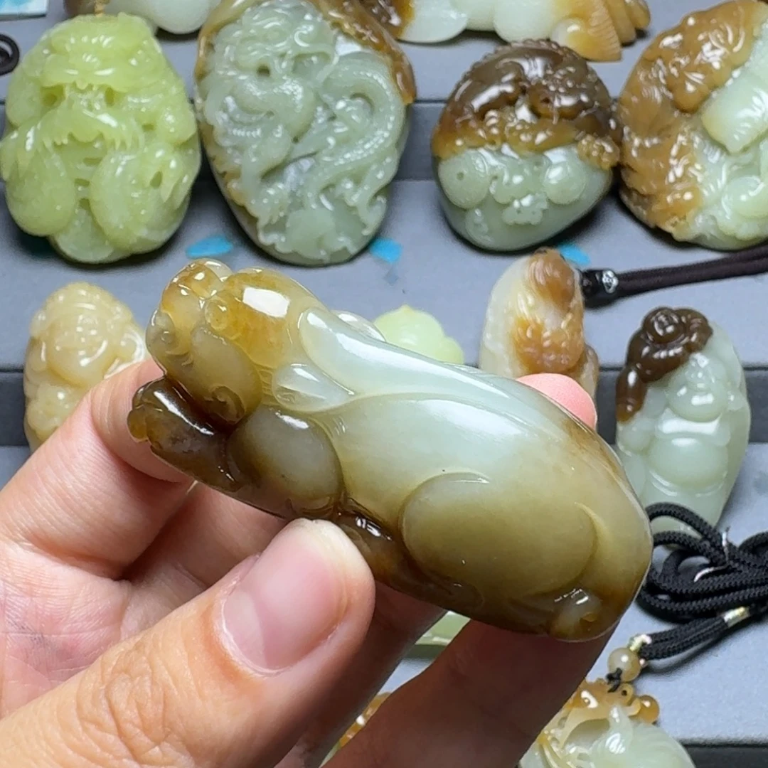 和田玉未镶嵌颈饰