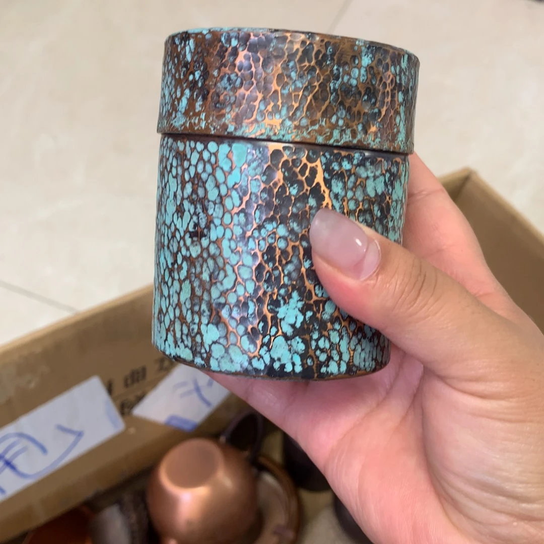 青绿色精工茶叶罐