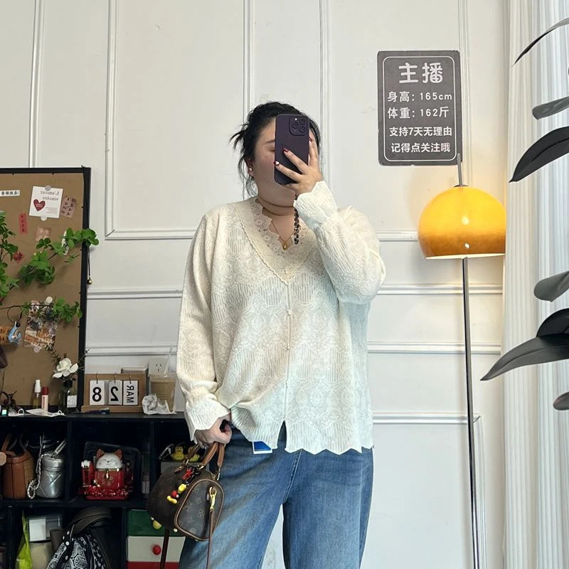 YZJ【蕾丝花语】气质V领花朵设计感针织胖MM宽松显瘦长袖针织上衣女