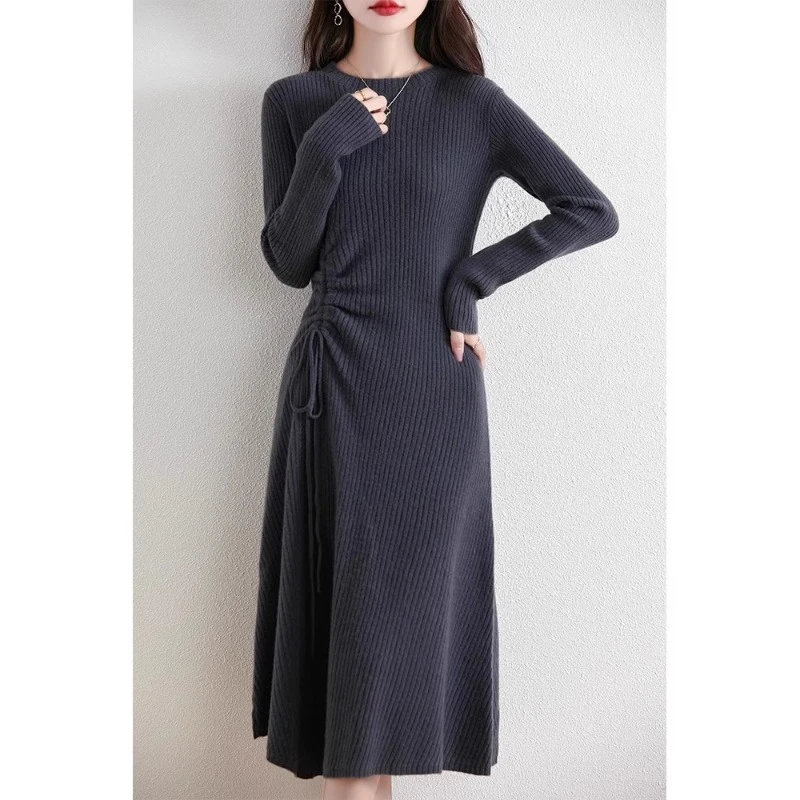 2025秋冬新款圆领百搭长袖连衣裙女收腰显瘦抽绳褶皱针织长裙子