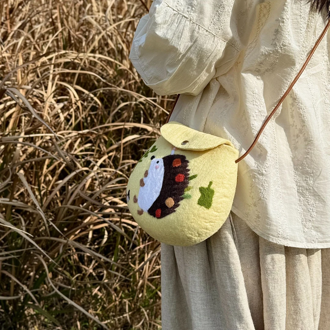 原创纯手工手机斜挎包女款特色手工艺刺猬小众湿毡针刺创意