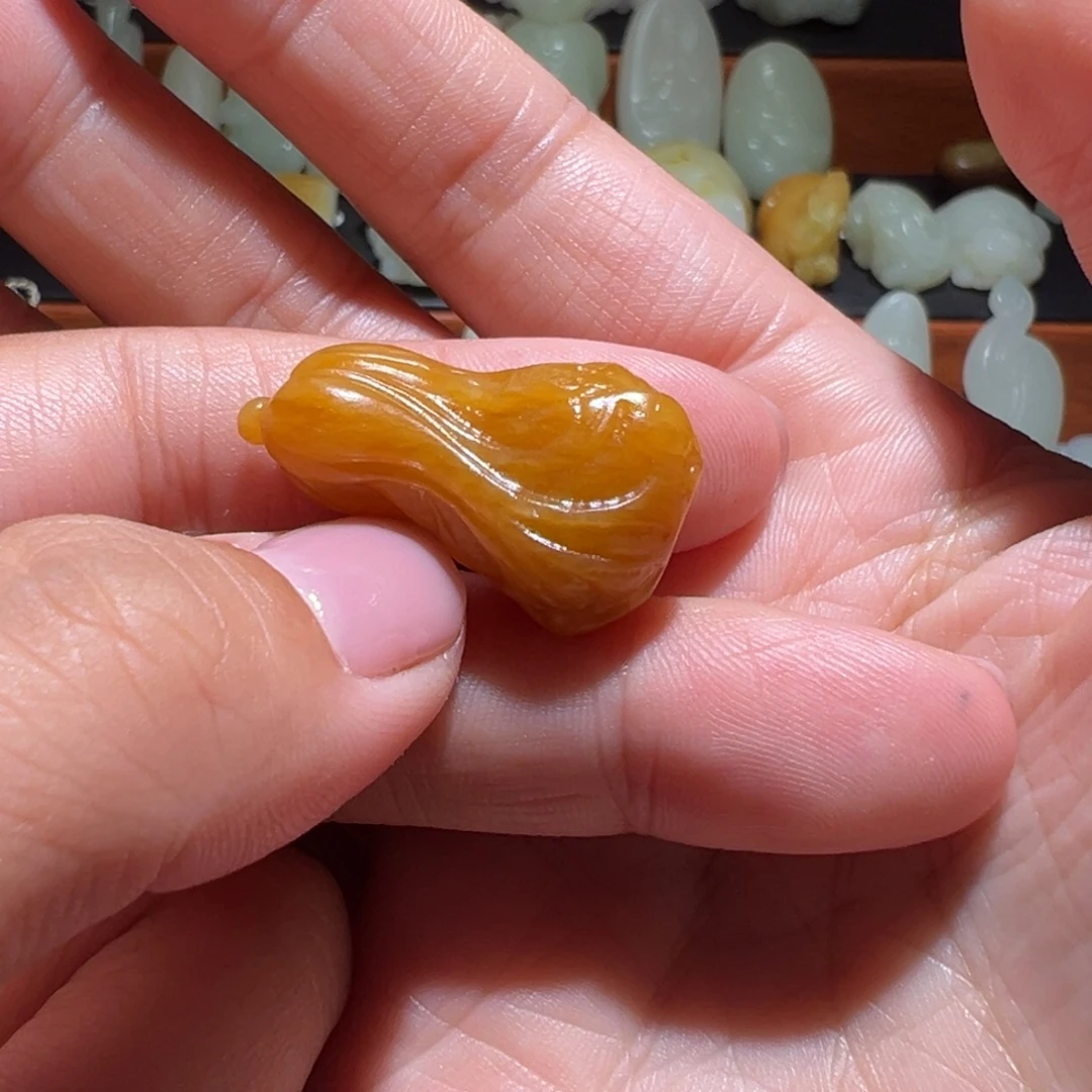 乾***财和田玉未镶嵌颈饰