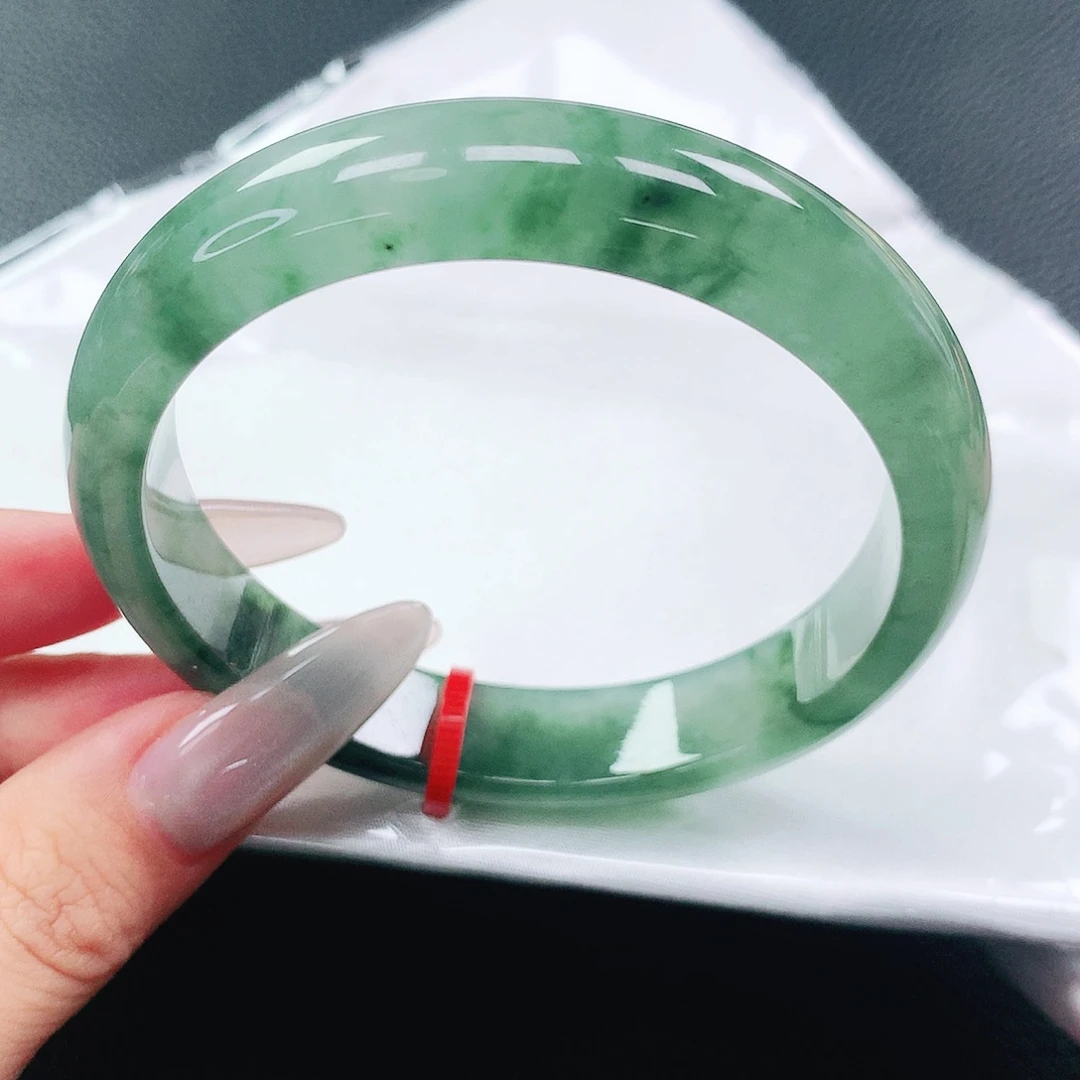 翡翠手镯未镶嵌59圈