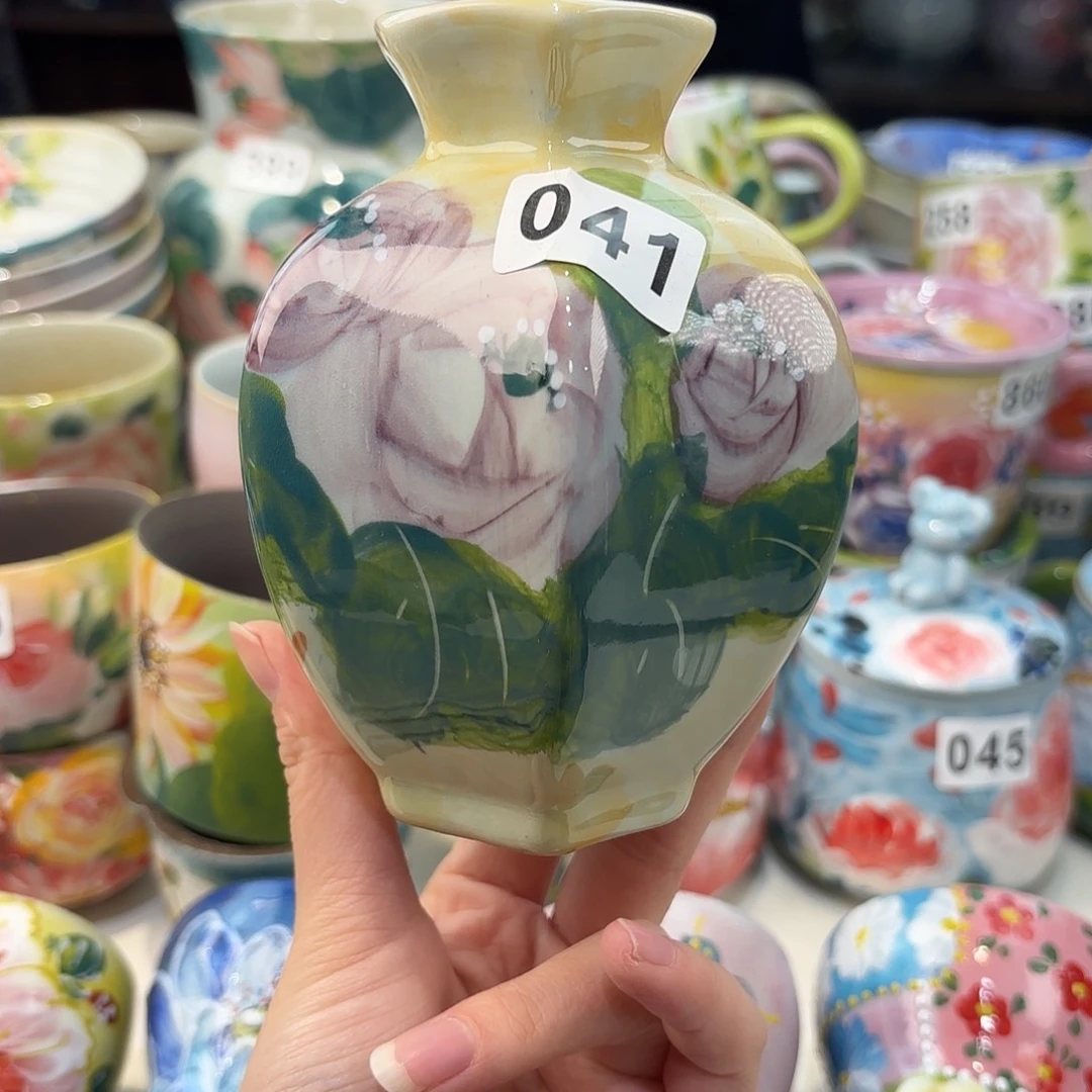 瓷片兔兔好可爱啊好可爱