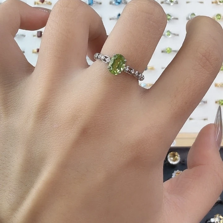 橄榄石戒指银S925镶嵌设计款