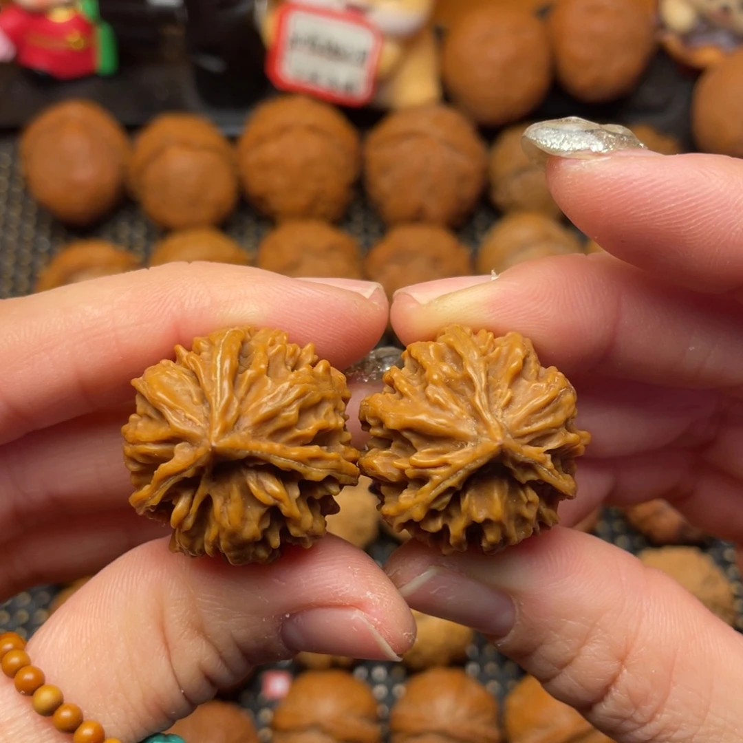 文玩核桃吊坠26尺小三棱80018