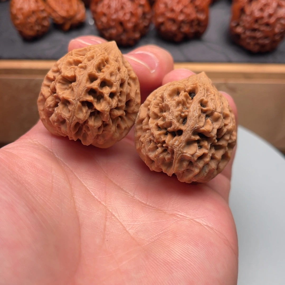 文玩核桃把件原树太行龙纹34mm