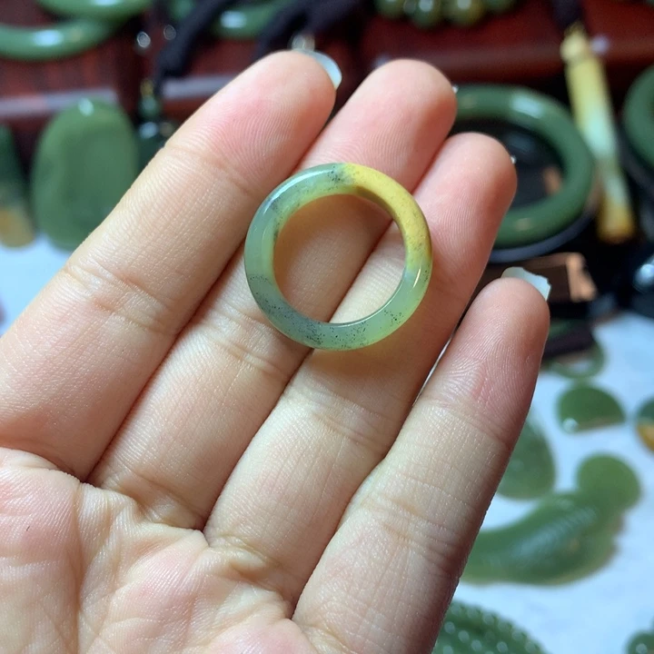 岫岩河磨玉（透闪石质玉）未镶嵌颈饰