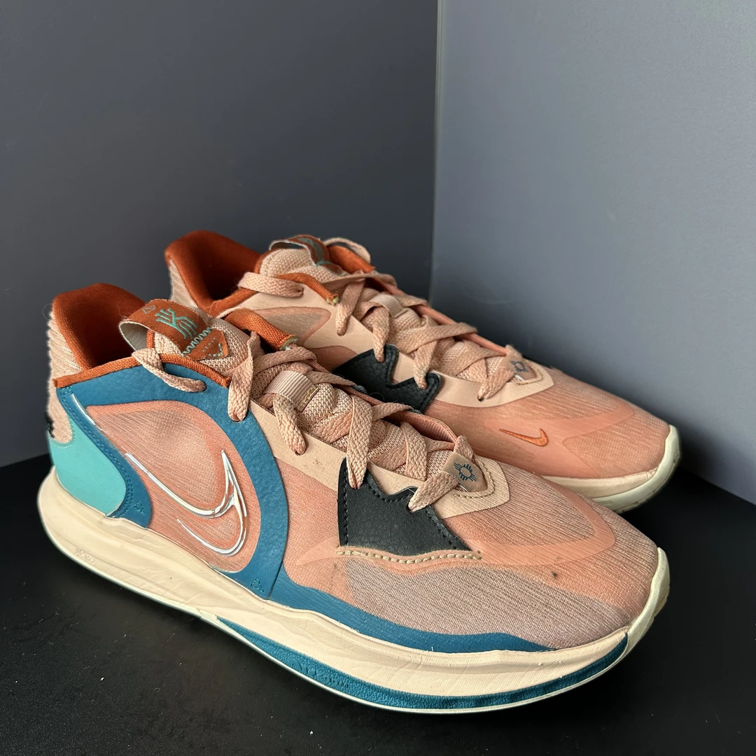 95新 maje 44码 欧文Low5  粉色 篮球鞋  无盒