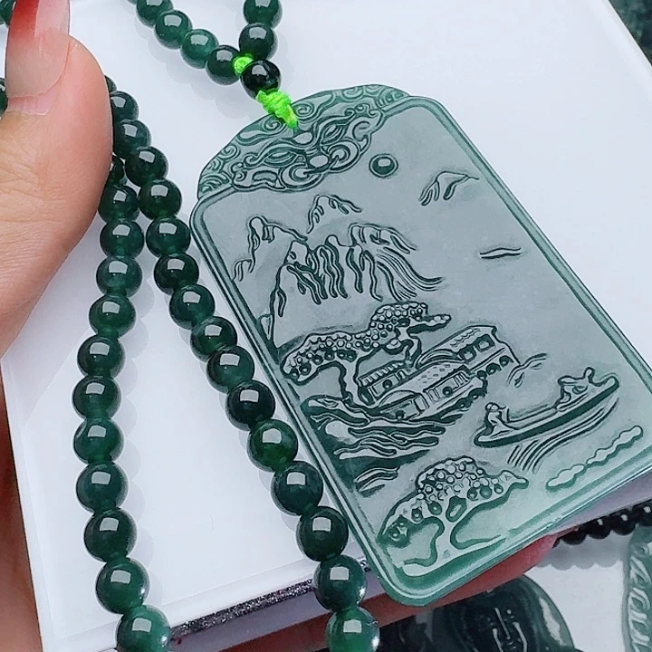 翡翠未镶嵌颈饰多样性发其一
