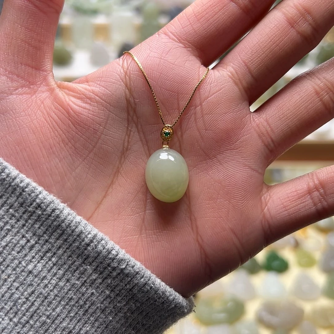 和田玉吊坠(赠链)18K金镶嵌