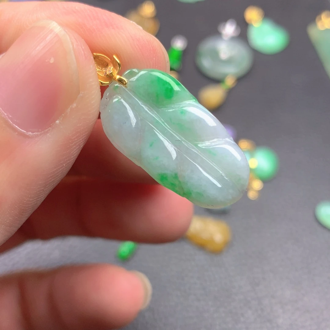 【闪购商品】颈饰18K金镶嵌翡翠翡翠