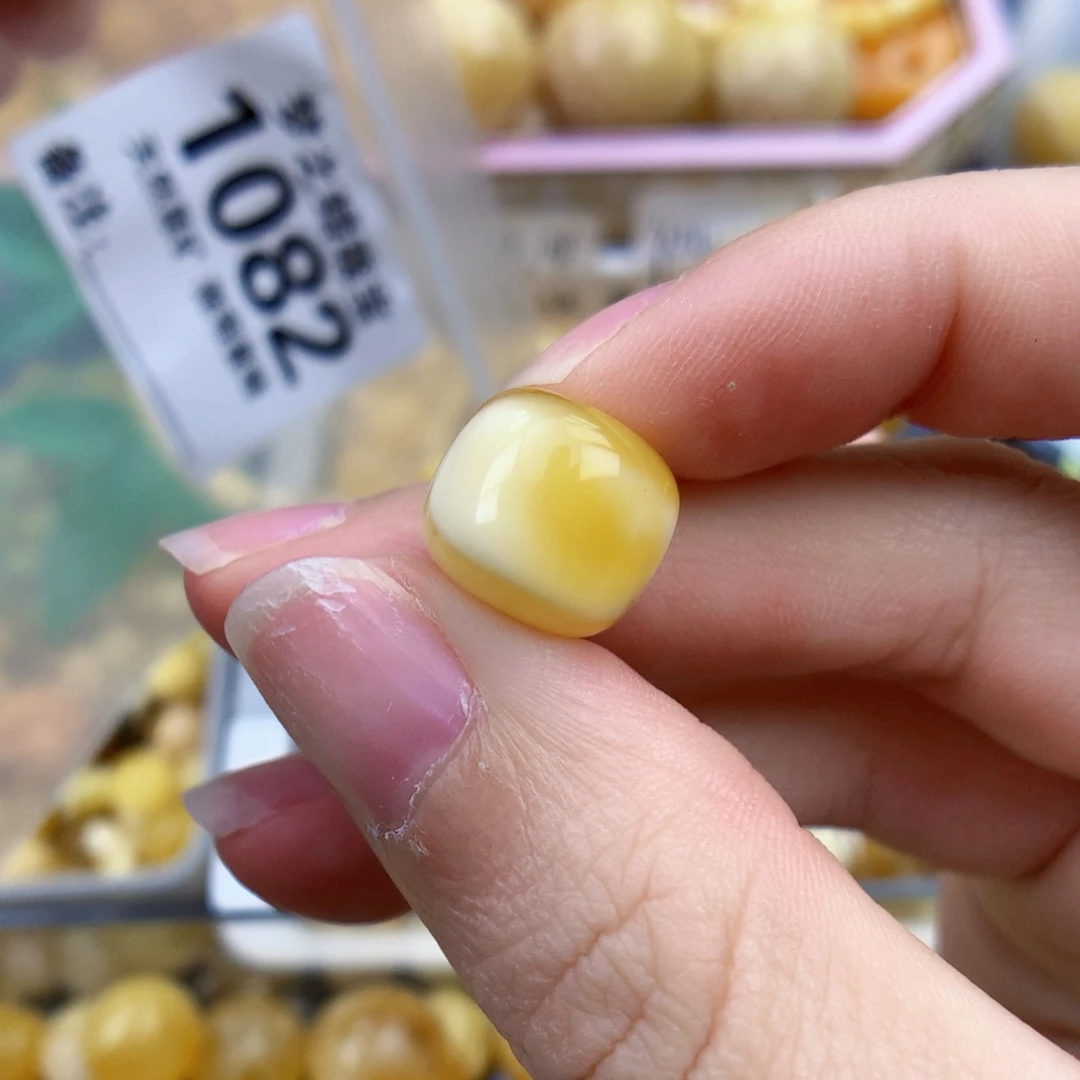 未镶嵌琥珀裸石12