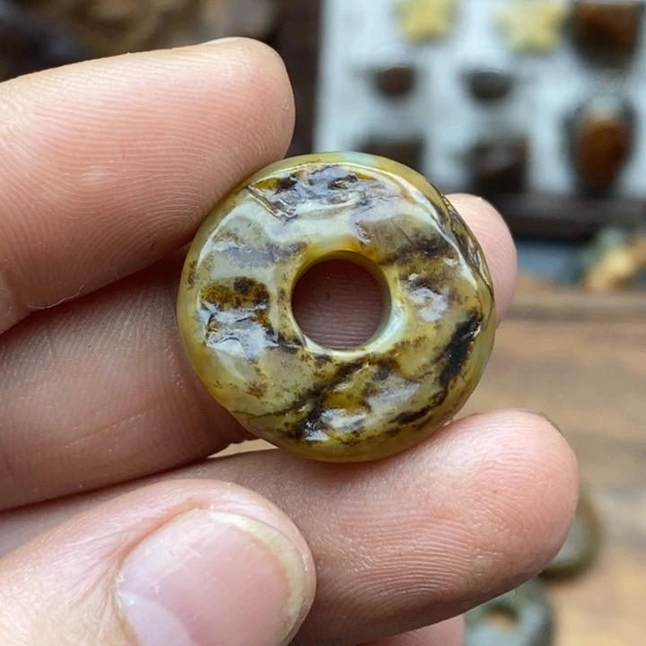 未镶嵌岫岩河磨玉（透闪石质玉）挂件龍*道