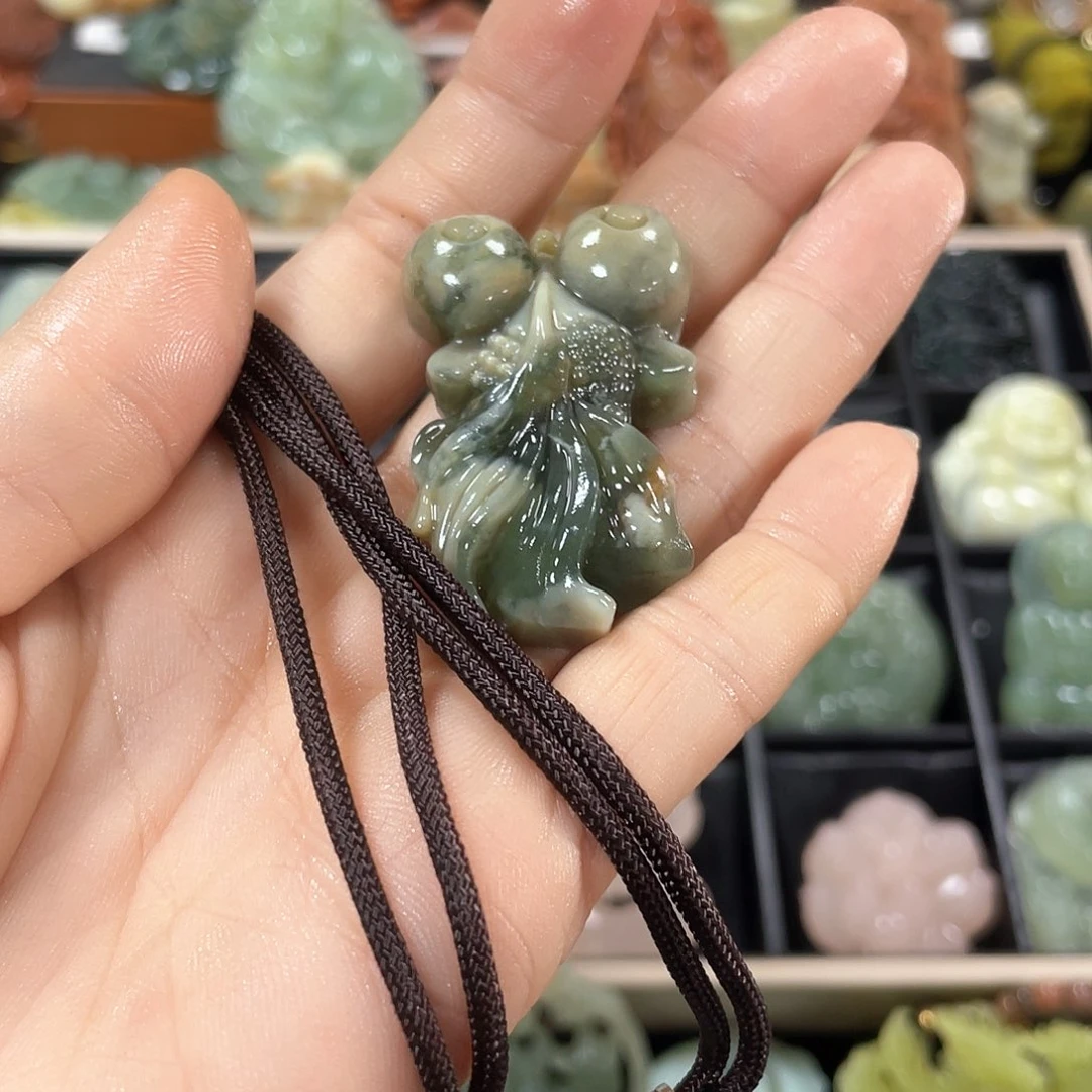 蛇纹石玉颈饰未镶嵌