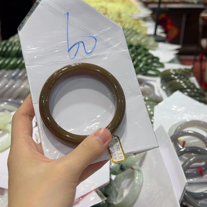 静***心和田玉未镶嵌手镯