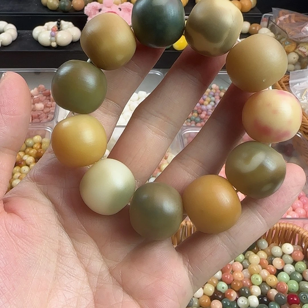 吊坠菩提根/象牙果瑕疵卡22干磨苹果一条（有一颗有裂）