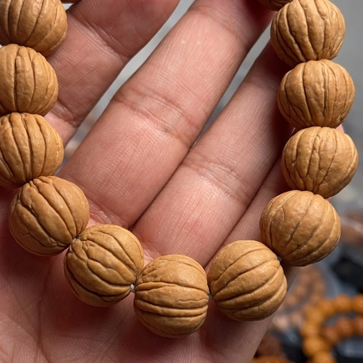 猴头核桃吊坠和*今天