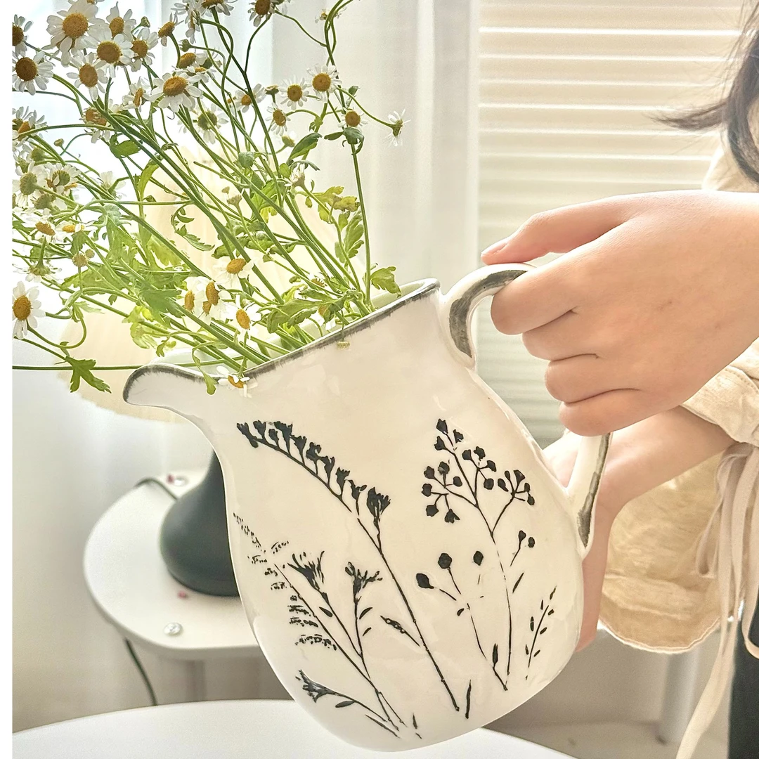 复古蒲公英浮雕法式ins风白色陶瓷小奶壶装饰花瓶桌面插花摆件