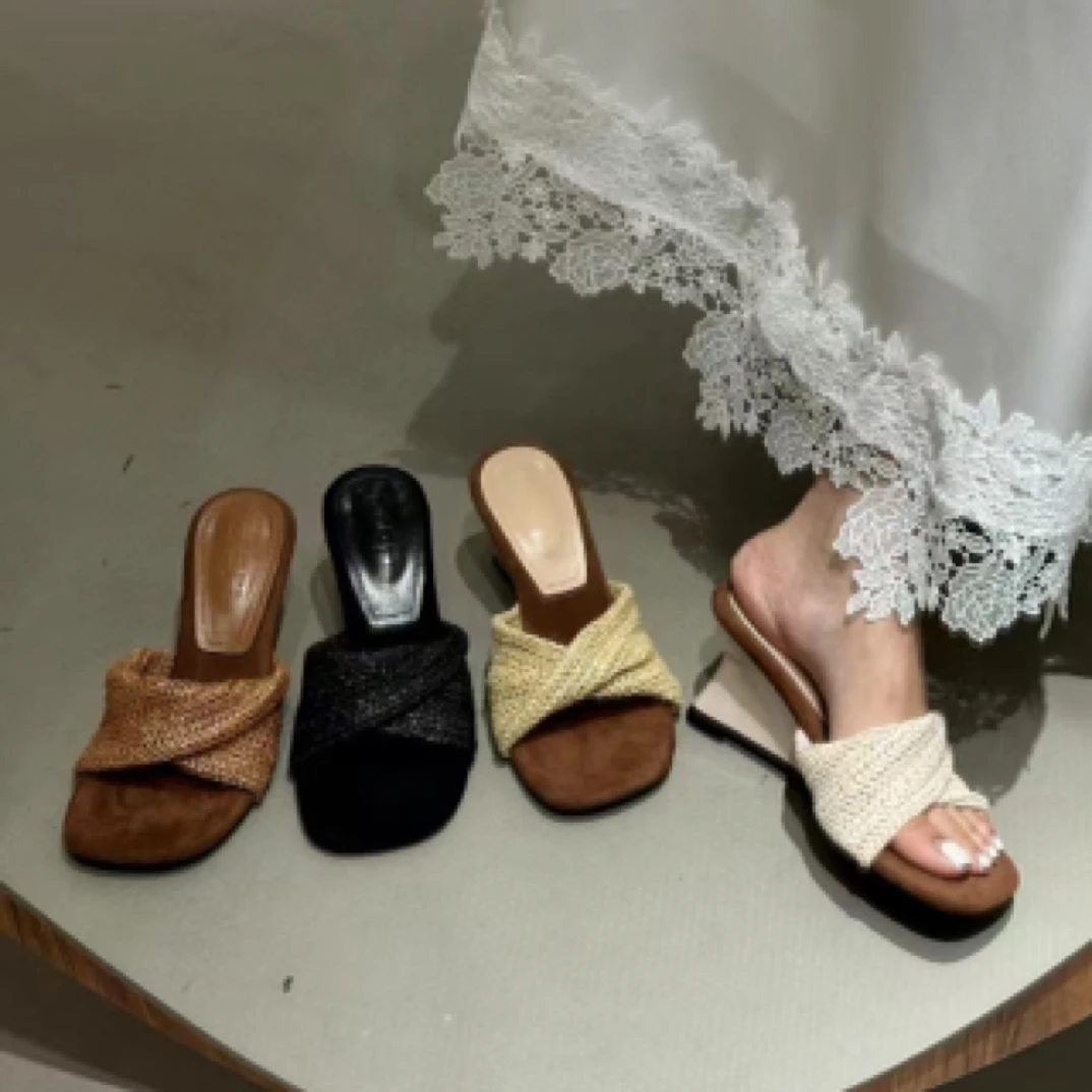 GL-66-5复古编织露趾度假坡跟凉拖鞋2025年方头一字高跟拖鞋