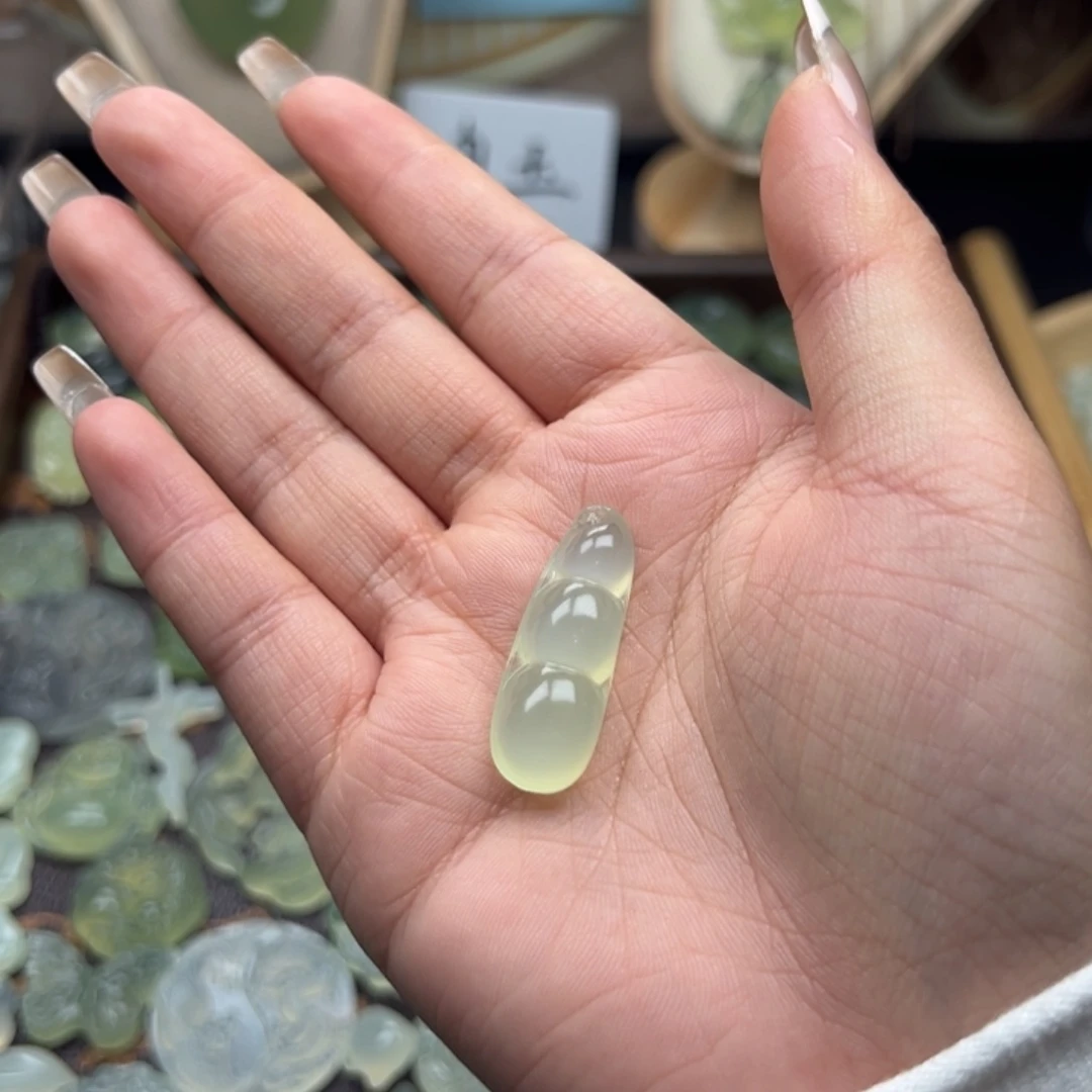 小***_蛇纹石玉未镶嵌颈饰豆子2