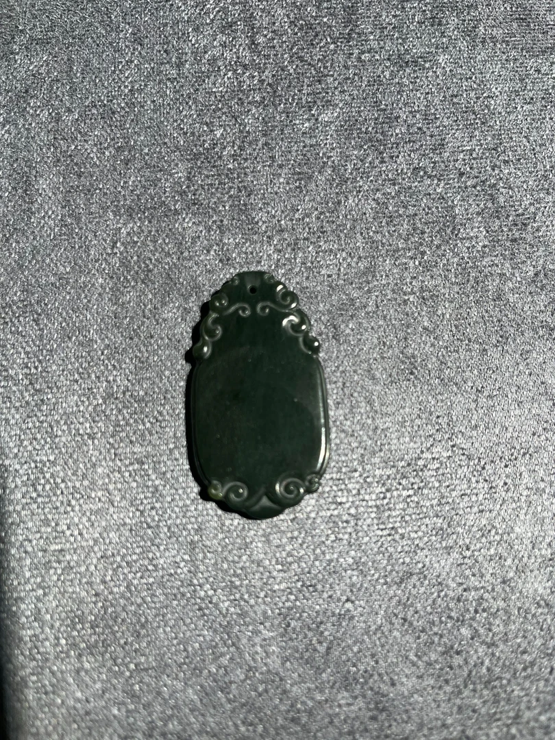 和田玉黑青薄片无事牌