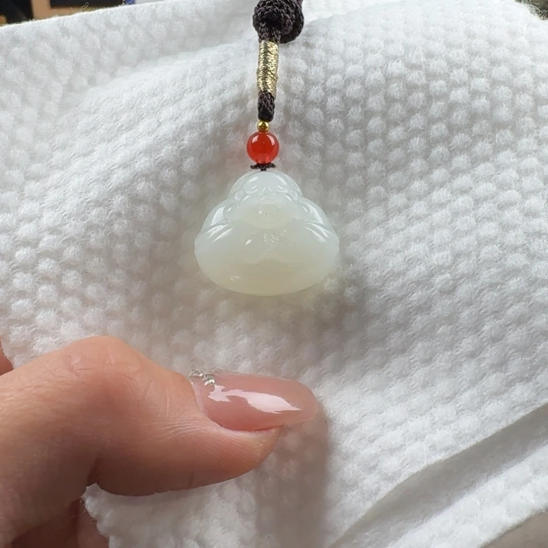 和田玉吊坠(赠链)未镶嵌抱抱佛